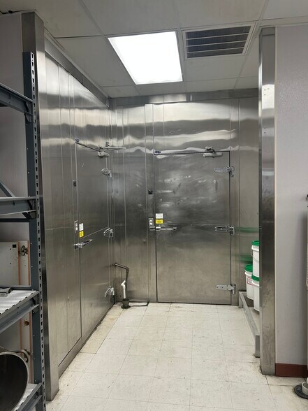 More Photos Of 5 Horton Pl, Topsham Restaurant For Lease