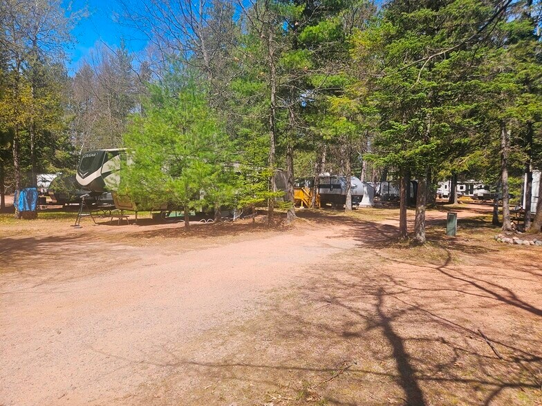 More Photos Of 4702 Hi Pines Ln, Eagle River Trailer Camper Park For Sale