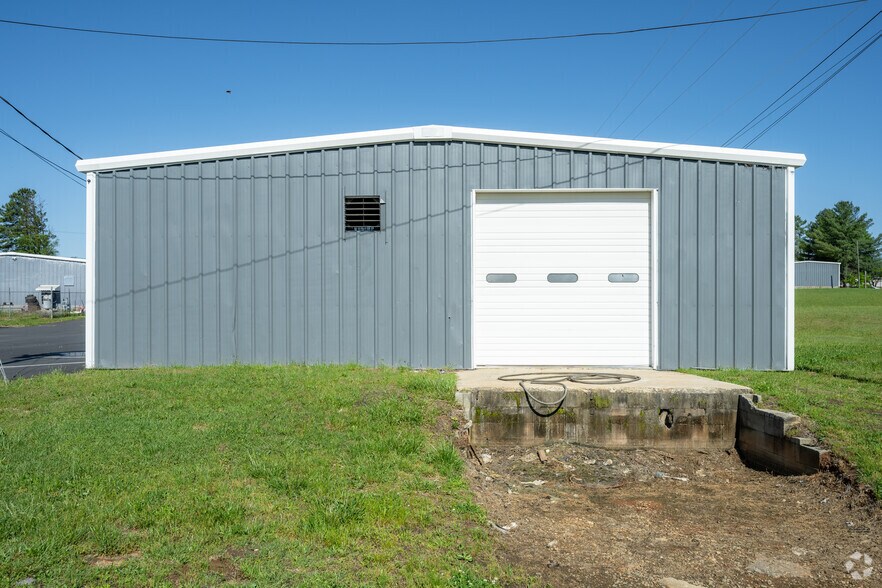 More Photos Of 410 Westbrook Ct, Spartanburg Unknown For Lease