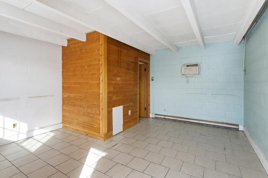 More Photos Of 1712 Ashmun St, Sault Sainte Marie Hotel For Sale