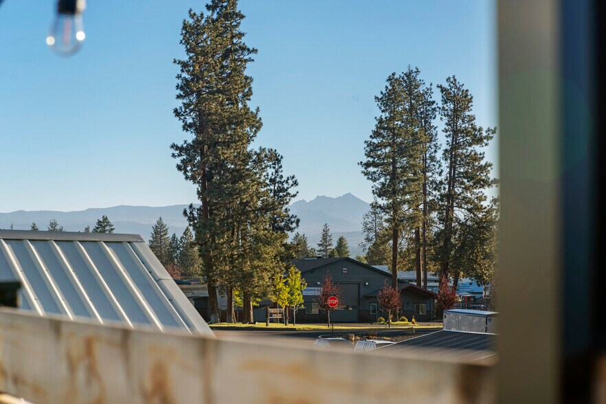 More Photos Of 592 N Sisters Park Ct, Sisters Flex For Sale