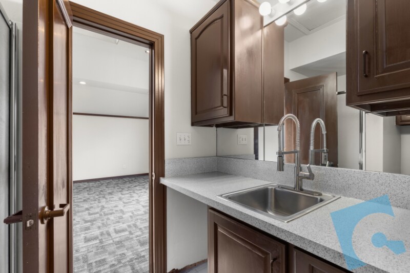 More Photos Of 501 W Harwood Rd, Hurst Medical For Lease