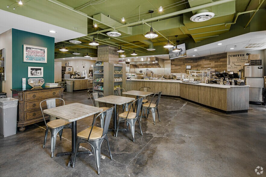 More Photos Of 1595 Spring Hill Rd, Vienna Unknown For Lease