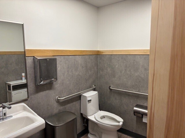 More Photos Of 8480 Holcomb Bridge Rd, Alpharetta Freestanding For Sale