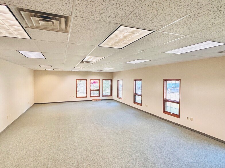 More Photos Of 27911 Clemens Rd, Westlake Office Residential For Lease