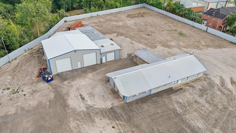 More Photos Of 8438 Windfern Rd, Houston Light Manufacturing For Lease