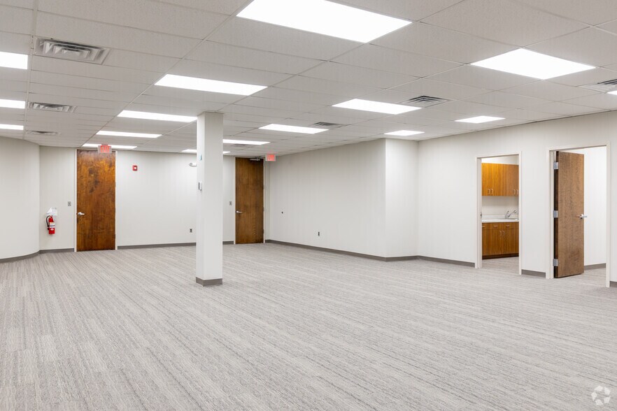 More Photos Of 101 Grovers Mill Rd, Lawrenceville Office For Lease