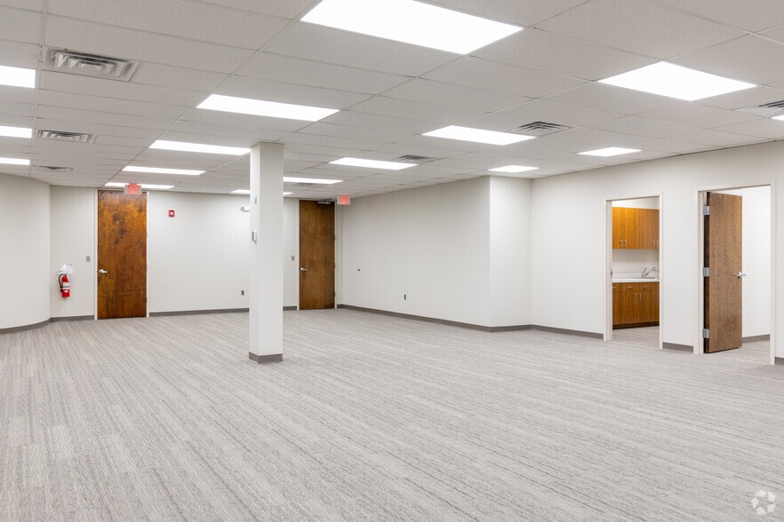 More Photos Of 101 Grovers Mill Rd, Lawrenceville Office For Lease