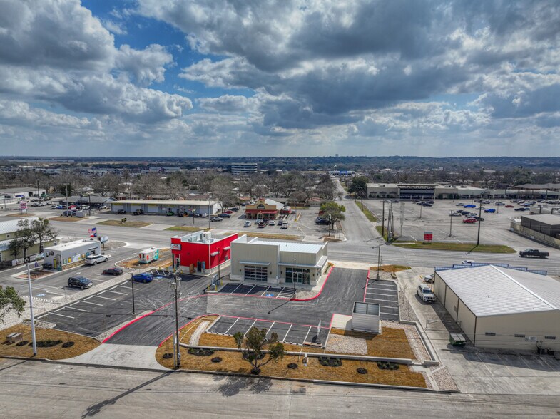 More Photos Of 596 S Business Ih 35, New Braunfels Freestanding For Lease