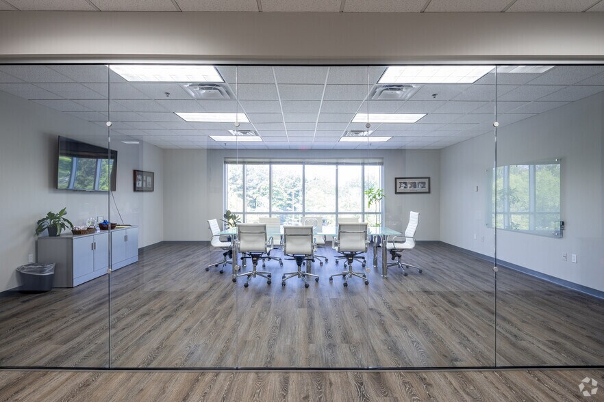 More Photos Of 695 Mansell Rd, Roswell Unknown For Lease