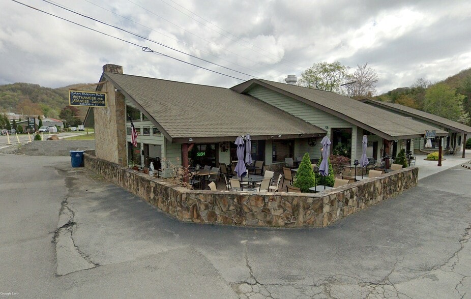 More Photos Of 110 High Country Sq, Banner Elk General Retail For Lease