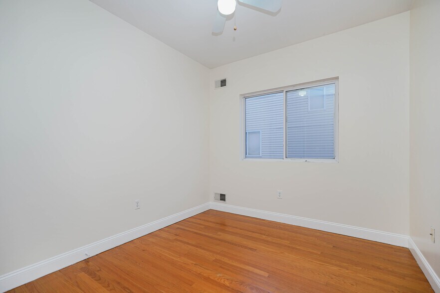 More Photos Of 1330-1332 Rockland Ave, Staten Island Medical For Sale