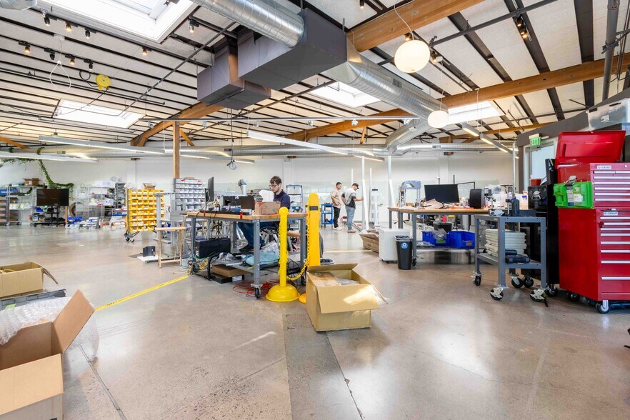 More Photos Of 1040 Mariposa St, San Francisco Flex For Lease