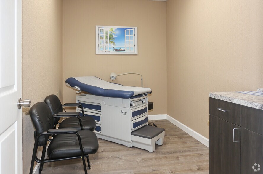 More Photos Of 1045-1085 N John Young Pky, Kissimmee Medical For Sale