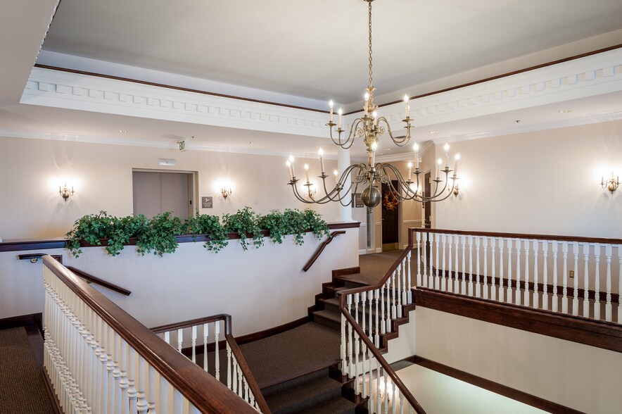 More Photos Of 1650 W Oak St, Zionsville Medical For Lease