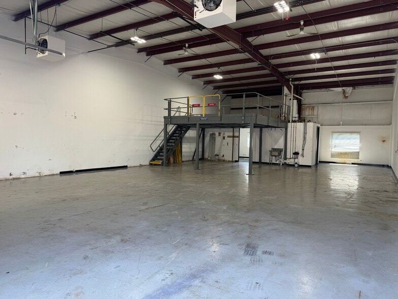 More Photos Of 3119 S Route 31, Prairie Grove Warehouse For Sale
