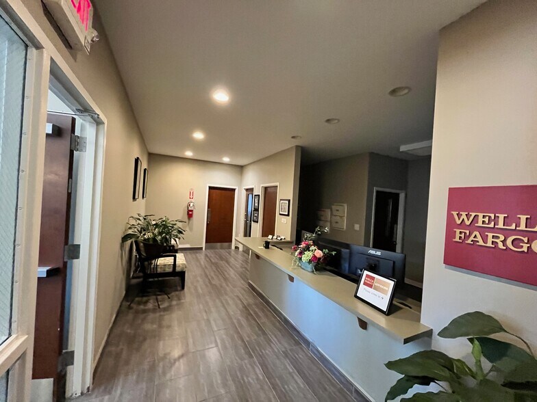 More Photos Of 421 S Church St, Hendersonville Office For Sale