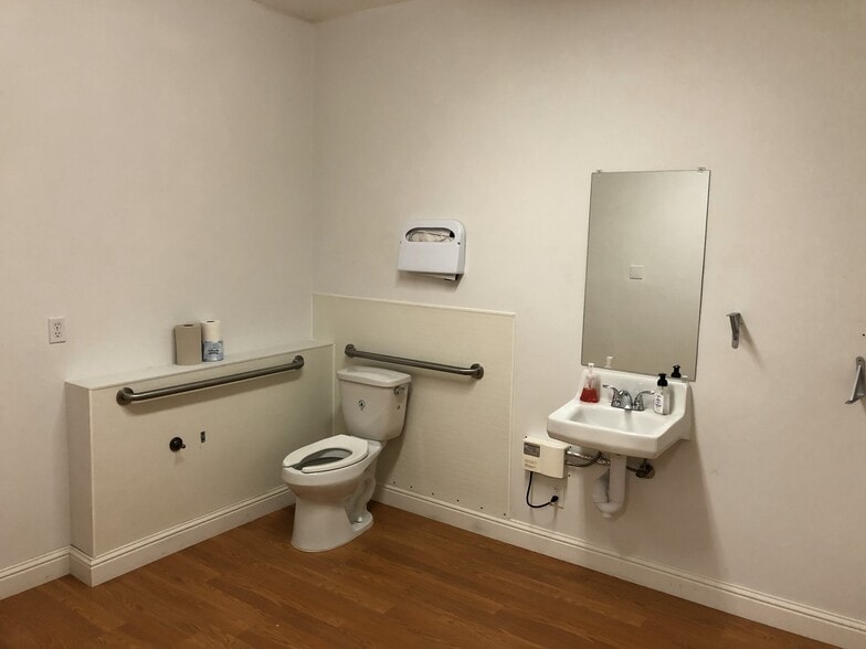 More Photos Of 4740 Myrtle Ave, Sacramento Service For Lease