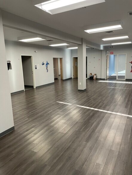 More Photos Of 1607 Beavercreek Rd, Oregon City Office For Sale