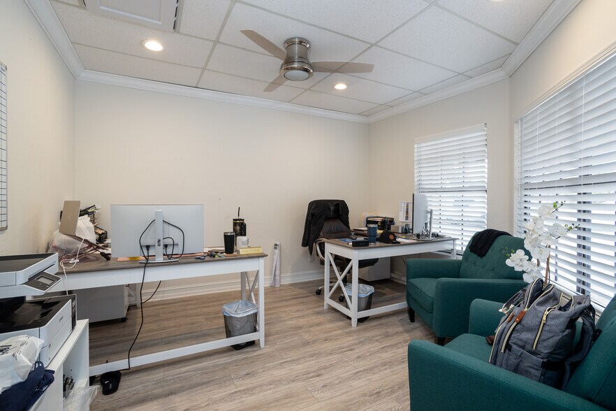 More Photos Of 217 W Seminole Ave, Melbourne Office For Lease