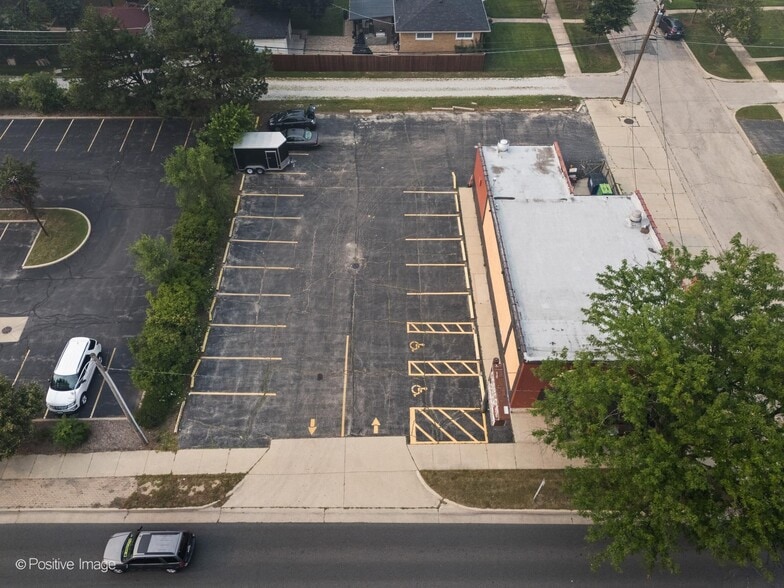 More Photos Of 4400 Golf Rd, Skokie Restaurant For Sale