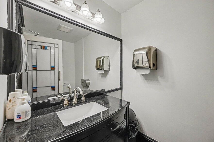 More Photos Of 110 Clarence St, Ottawa Office For Lease