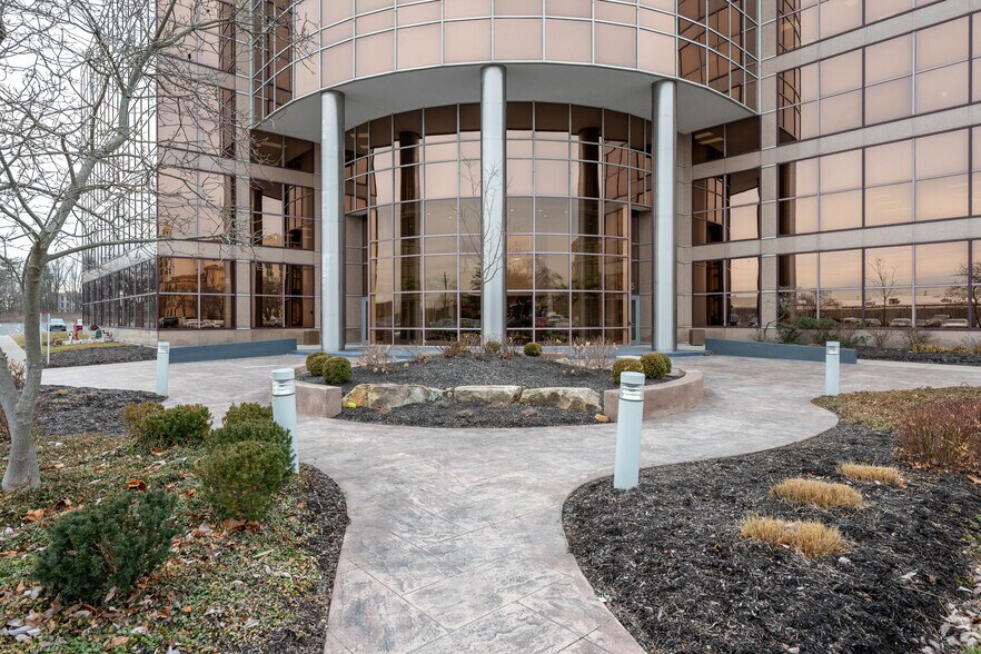 More Photos Of 3905 Vincennes Rd, Indianapolis Office For Lease