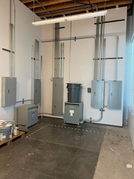 More Photos Of 887-889 N Douglas St, El Segundo Loft Creative Space For Lease