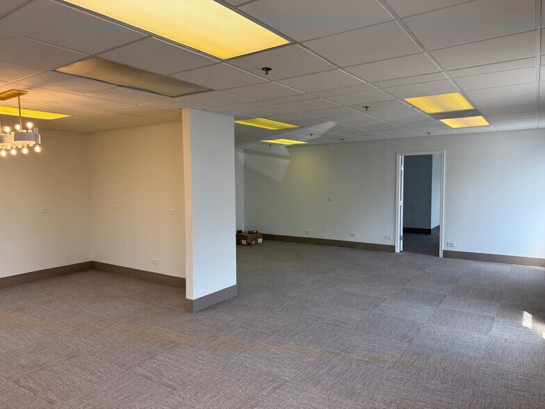 More Photos Of 6912 Main St, Downers Grove Unknown For Lease