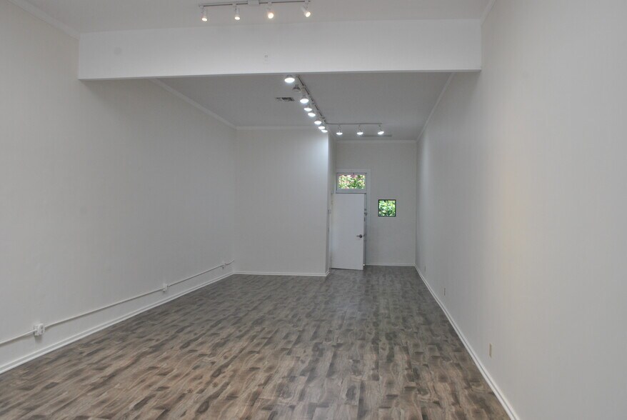 More Photos Of 375-391 E Main St, Ventura Storefront For Lease