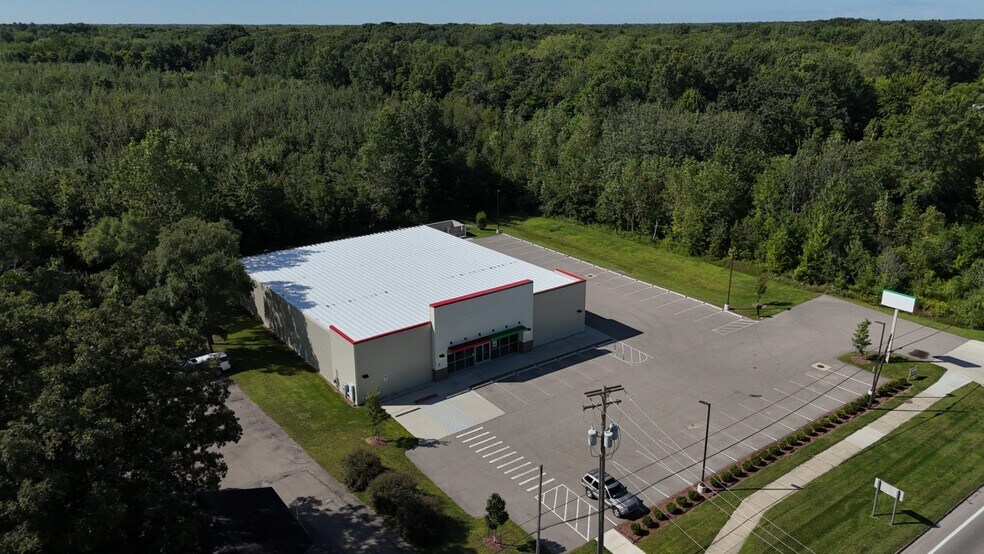 More Photos Of 10245 W Vienna Rd, Montrose Freestanding For Lease