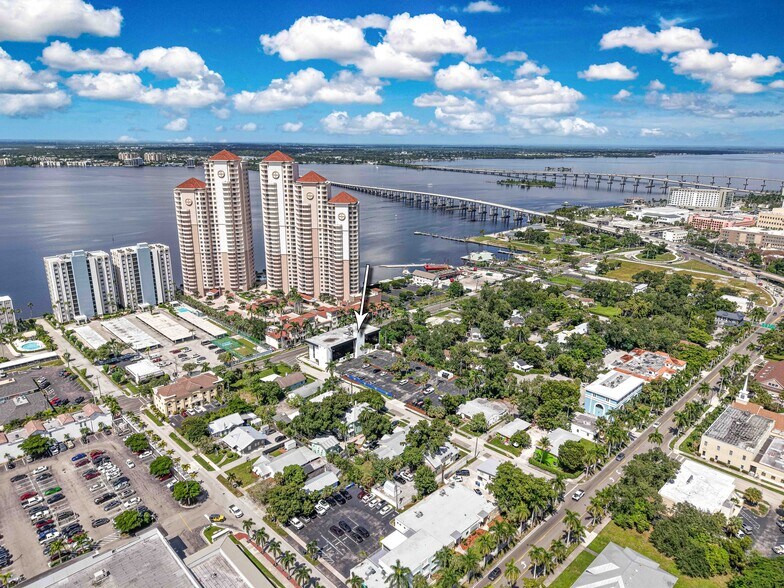 More Photos Of 2075 W 1st St, Fort Myers Office For Lease