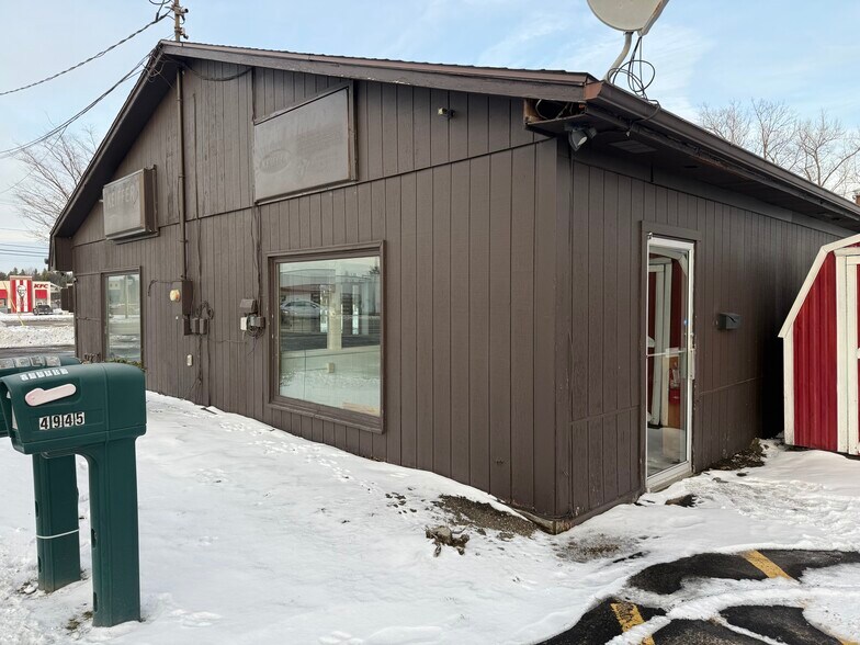 More Photos Of 4945 Southwestern Blvd, Hamburg Freestanding For Sale