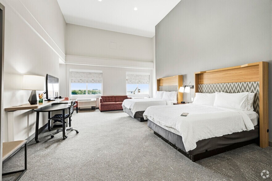 More Photos Of 300 E Central Texas Expy, Killeen Hotel For Sale