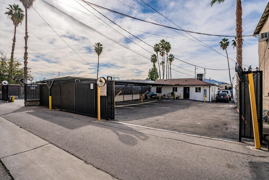 More Photos Of 910 S Glenoaks Blvd, Burbank Storefront Retail Office For Sale