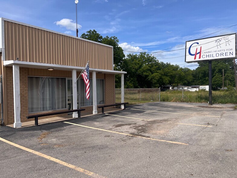 More Photos Of 7680 Highway 67, Comanche Office For Sale
