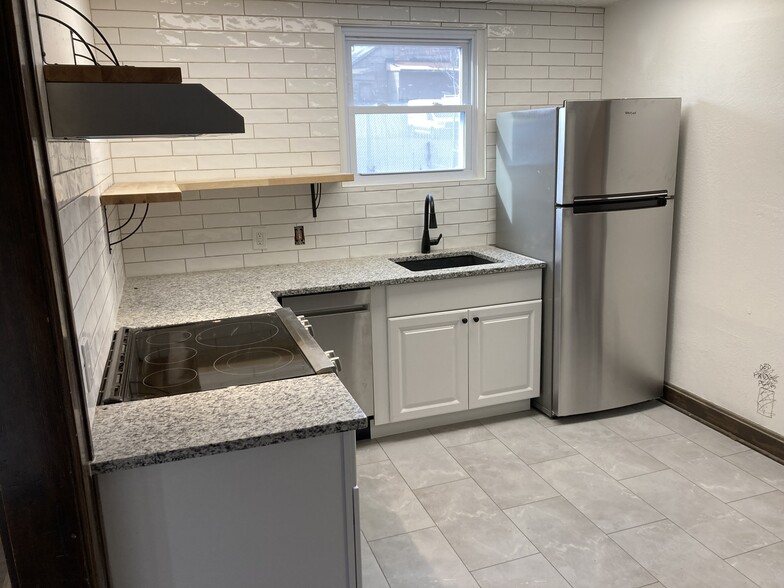 More Photos Of 220 W 80th Ter, Kansas City Storefront Retail Office For Sale