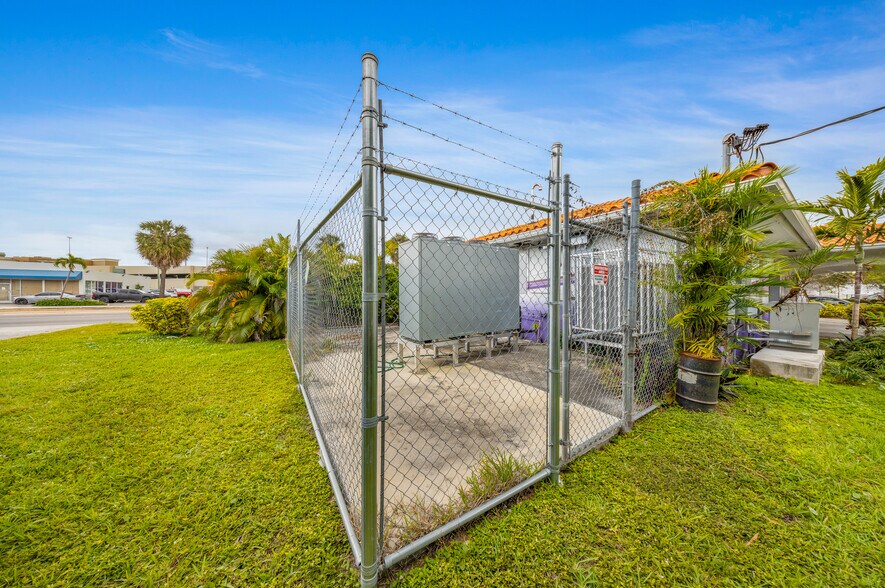 More Photos Of 99 W 49th St, Hialeah Medical For Lease