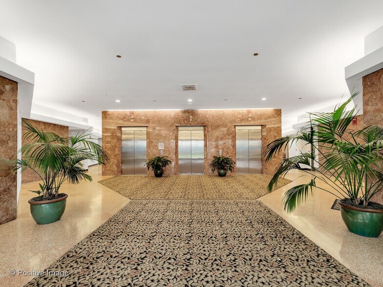 More Photos Of 1 TransAm Plaza Dr, Oakbrook Terrace Office For Sale