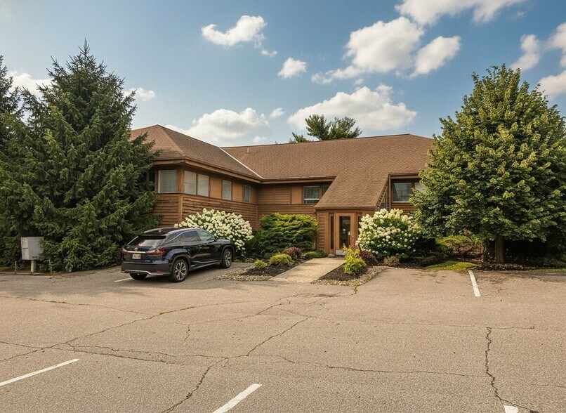 More Photos Of 1000 Ohio Pike, Cincinnati Office For Lease