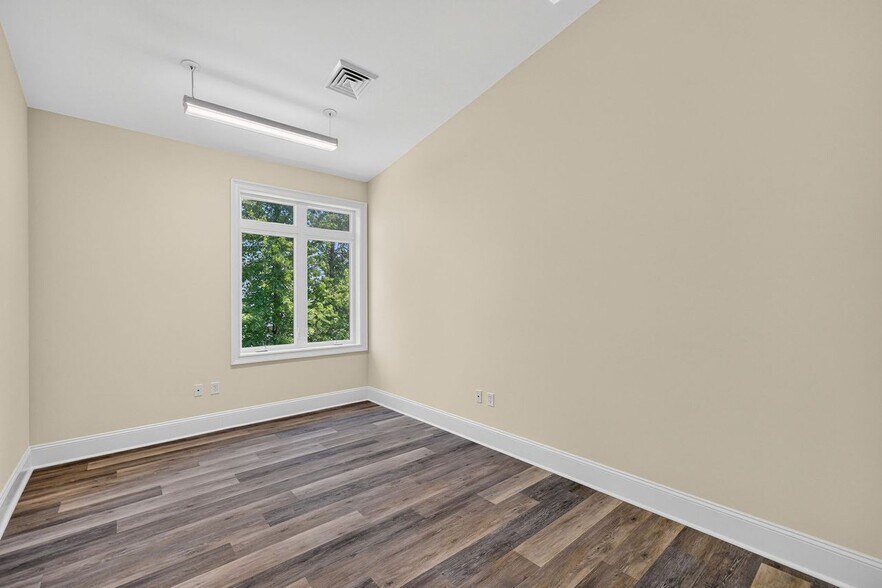 More Photos Of 7627 Market St, Wilmington Office For Lease