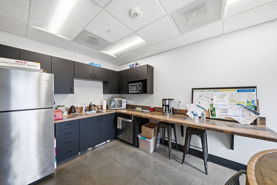 More Photos Of 7217 NE 99th St, Vancouver Industrial For Sale