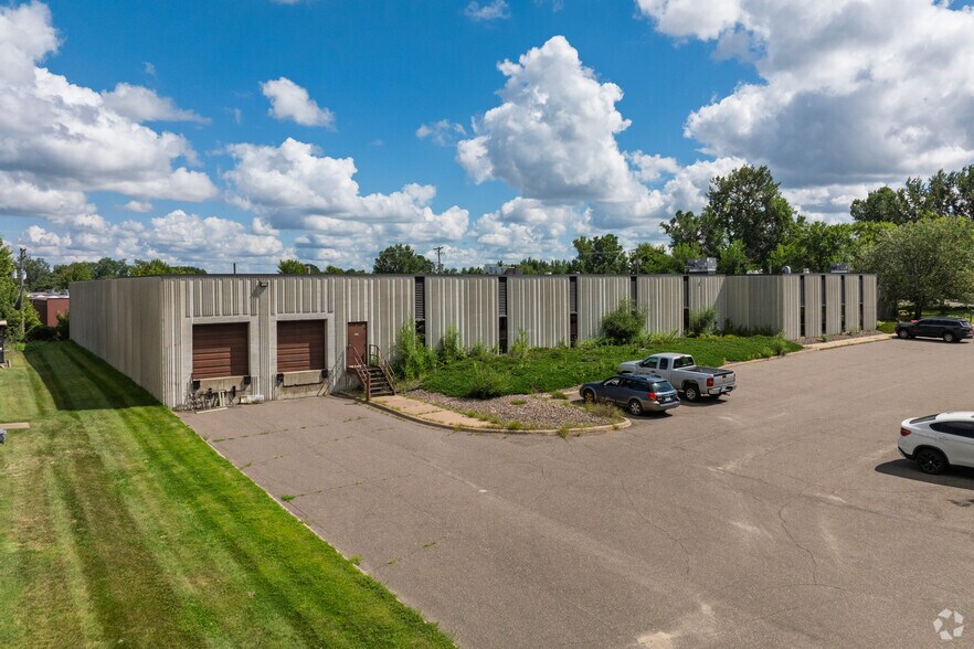 Primary Photo Of 3560 Hoffman Rd E, Vadnais Heights Light Manufacturing For Sale
