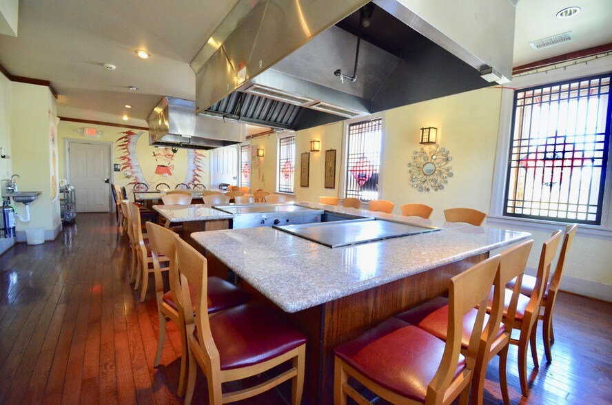 More Photos Of 1495 Farmington Ave, Pottstown General Retail For Sale