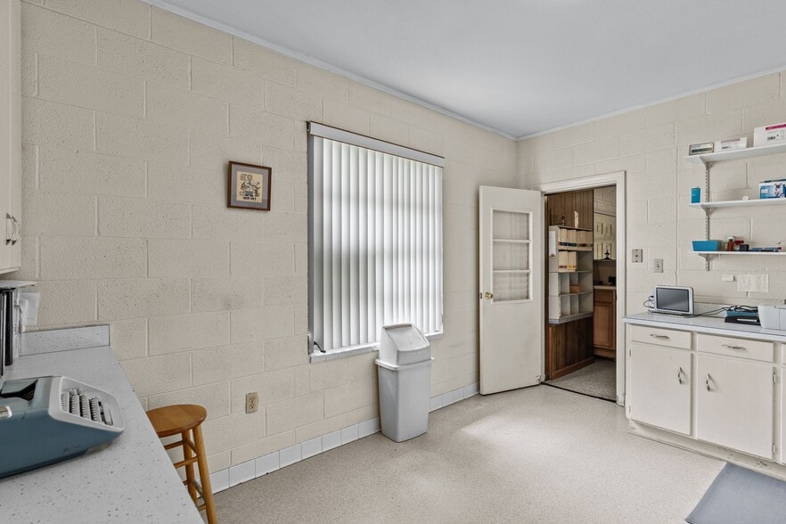 More Photos Of 3522 James B White Hwy, Whiteville Veterinarian Kennel For Sale