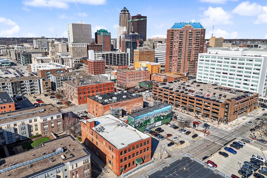 More Photos Of 120 2nd Ave, Des Moines Office For Sale