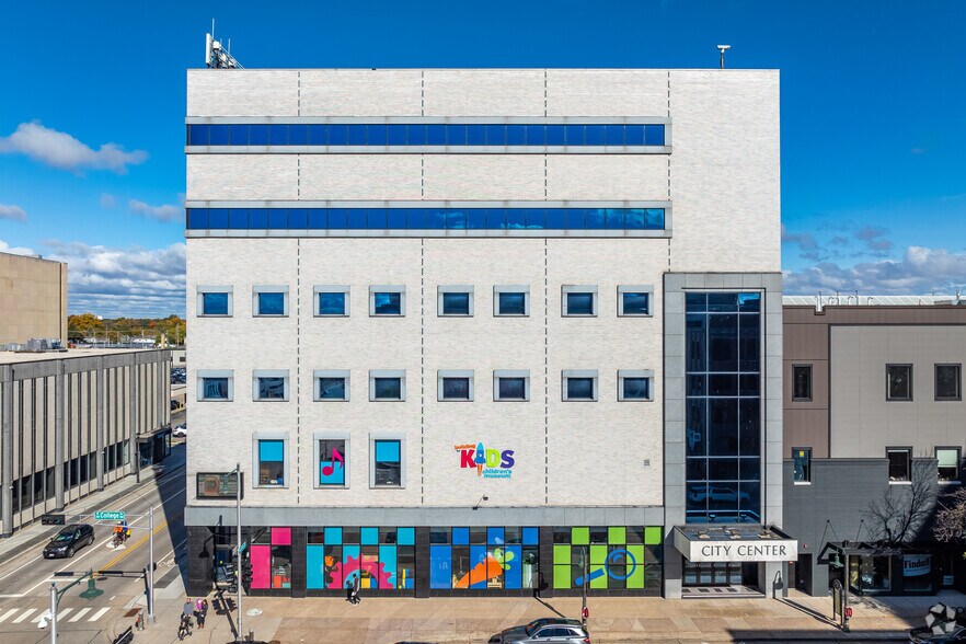 More Photos Of 100 W College Ave, Appleton Coworking Space