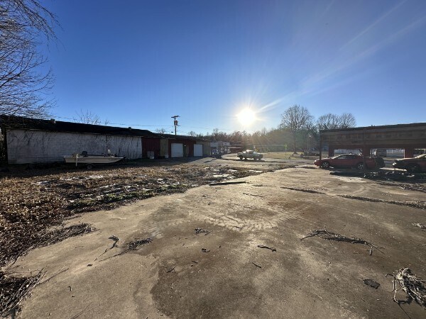 More Photos Of 304 Main St, Red Boiling Springs Industrial For Sale