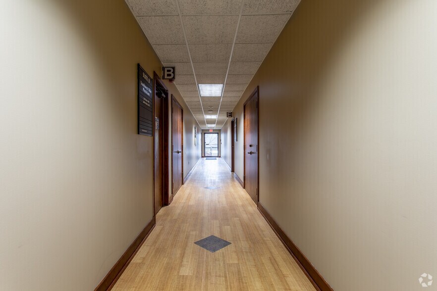 More Photos Of 7901-7909 Schatz Pointe Dr, Centerville Medical For Lease