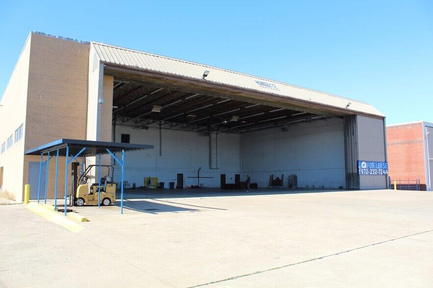 More Photos Of 15800 Dooley Rd, Addison Office For Sale